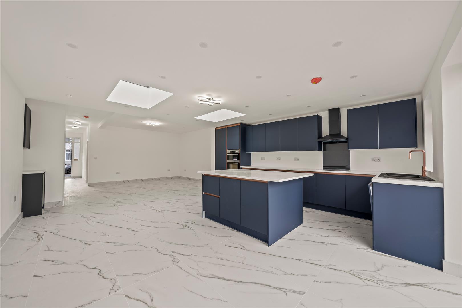 5 bed property in Ashburton Avenue, Croydon